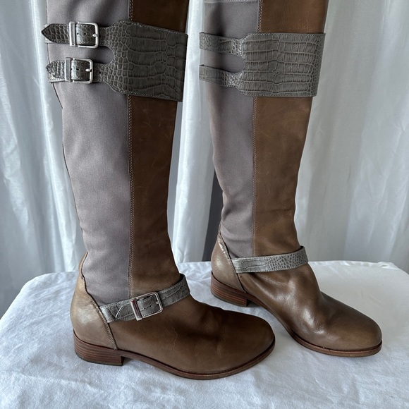 NIKE AIR WOMAN"S LEATHER AND STRETCH FABRIC BOOTS - Picture 3 of 15